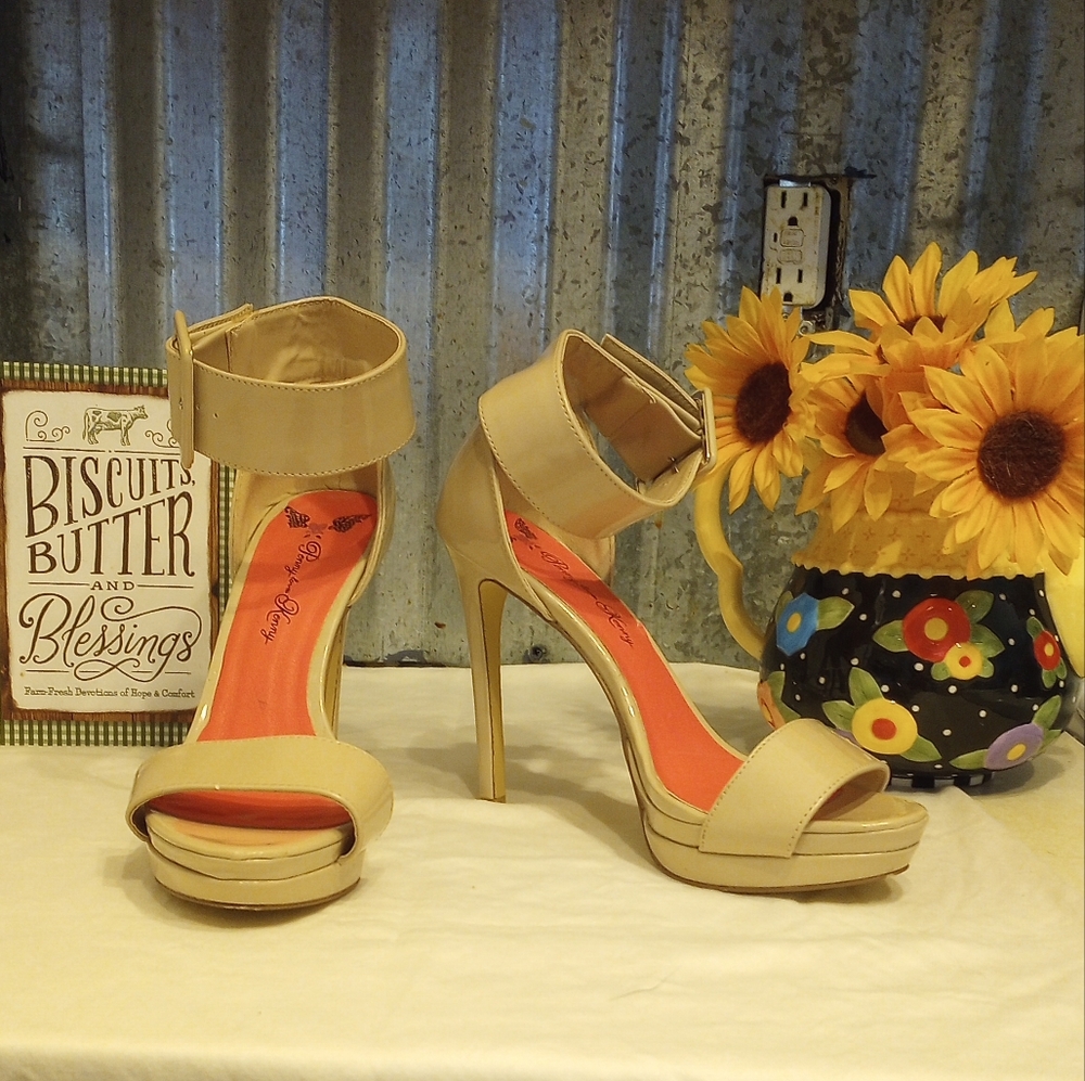 Penny Loves Kenny Heels
